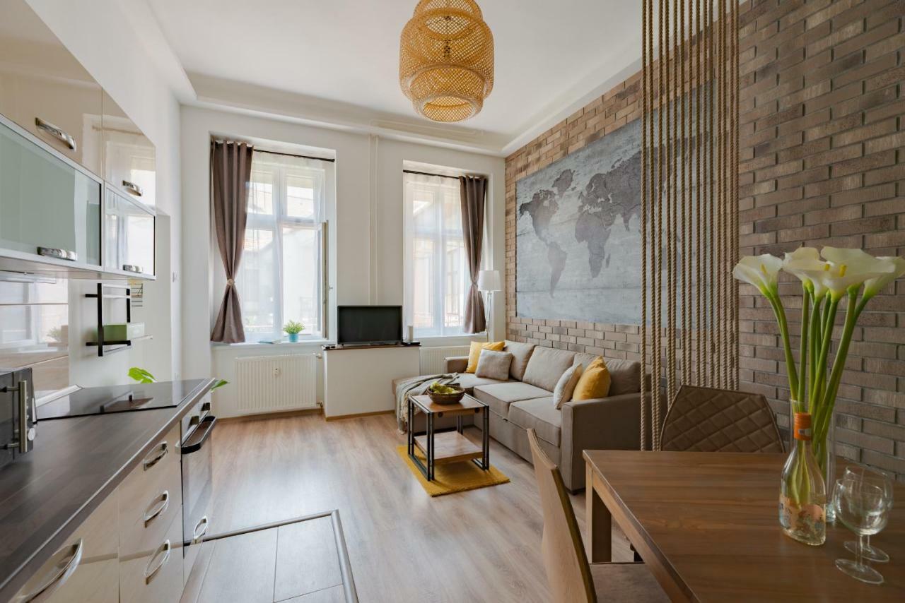 Central Kira Apartment Budapest Bagian luar foto