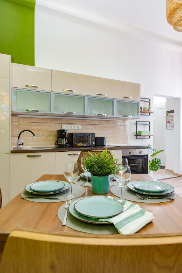 Central Kira Apartment Budapest Bagian luar foto